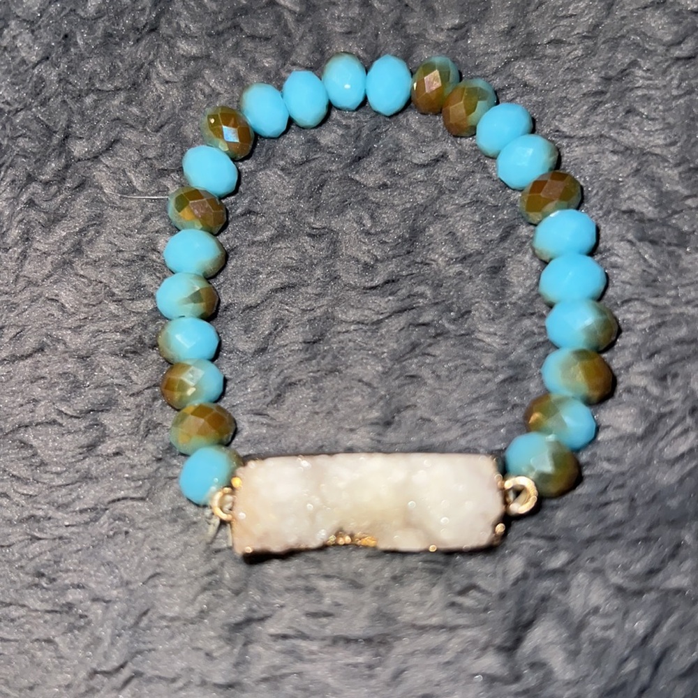 Light Blue Topaz Shiney
Beaded Stretch Bracelet